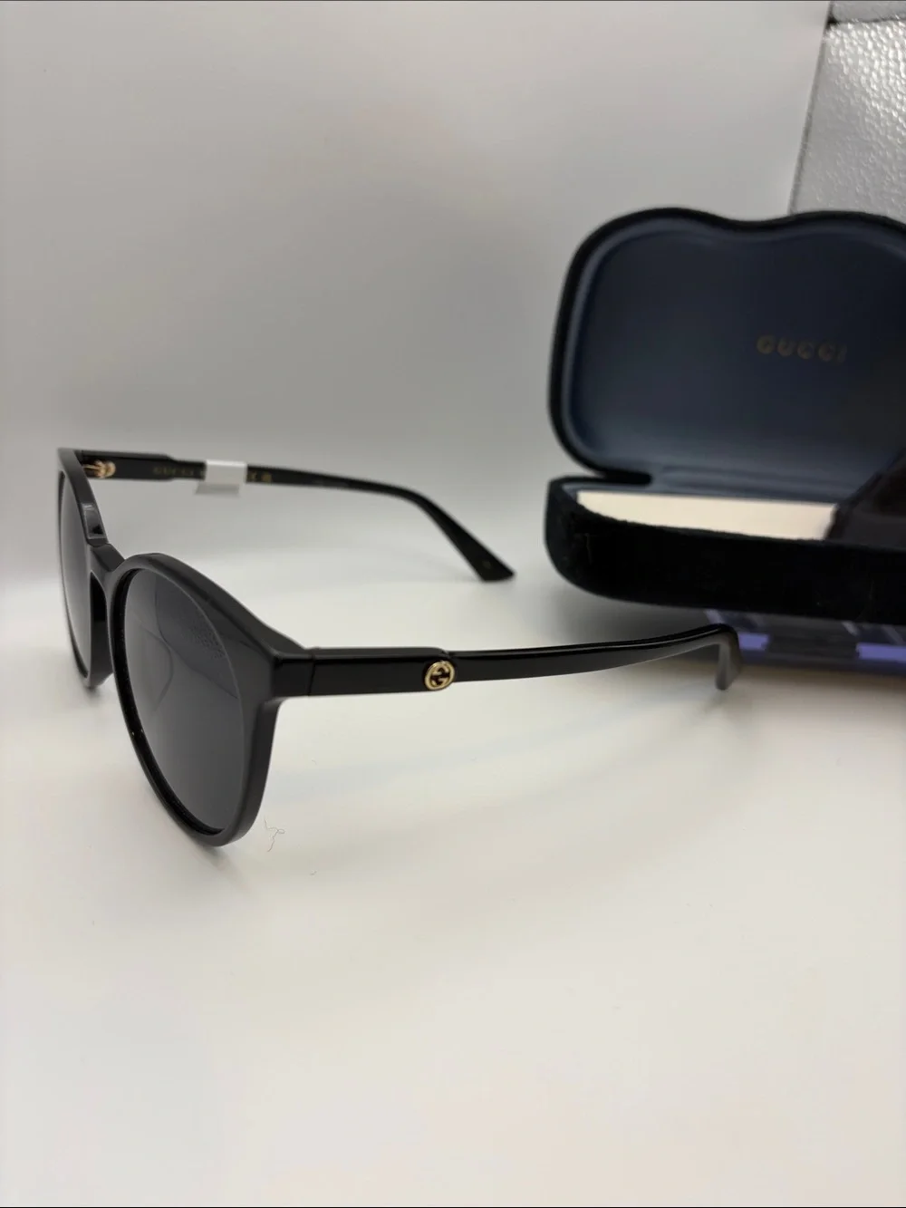 NEW Gucci  Black Round-Edge Sleek Sunglasses - Picture 3 of 10